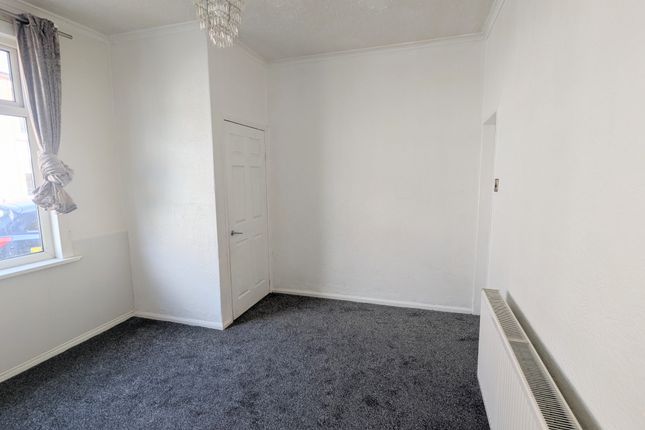 35, Darlington photo 2