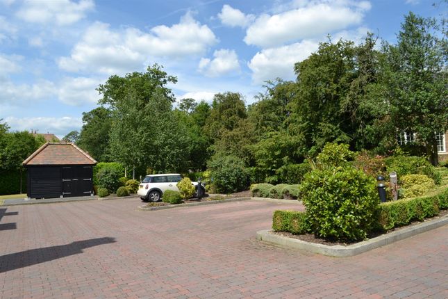 Flat for sale in Holbrook Gardens, Aldenham, Watford