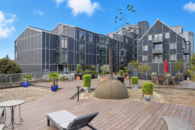 2-bed flat on Flat 44, London, £575,000