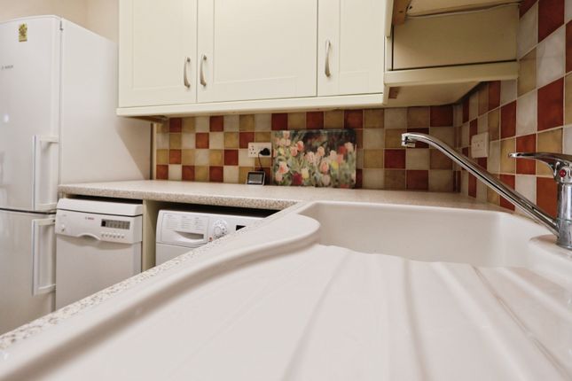 34, Regal Court, Bancroft, Hitchin photo 4