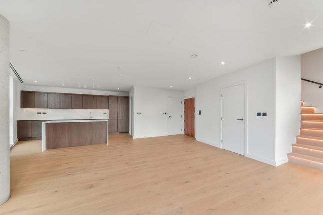 Flat to rent in Vetro Court, Salter Street, Canary Wharf, London