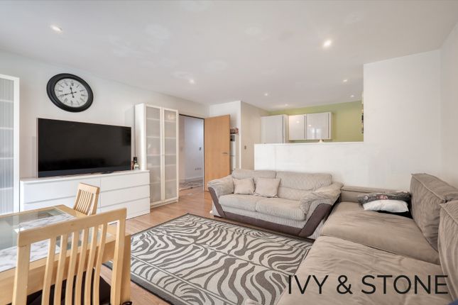 Flat 203, Latitude Court, London photo 4