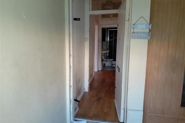 7 Bryson Place, Mid Street, BATHGATE photo 3
