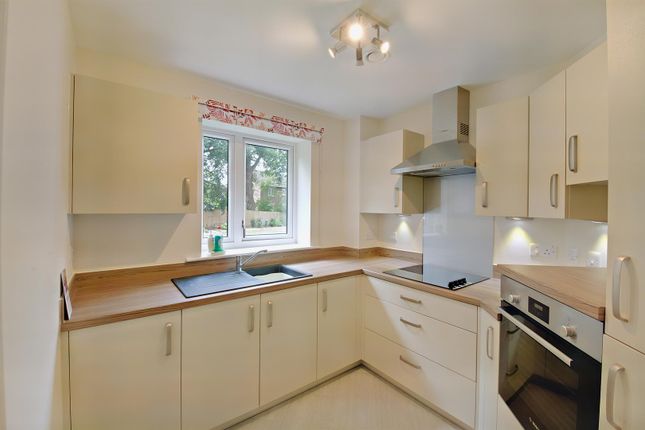Flat for sale in Field Close, Cottingham