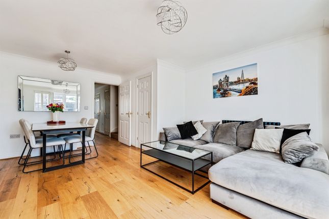 46, Willow Drive, Carterton photo 2
