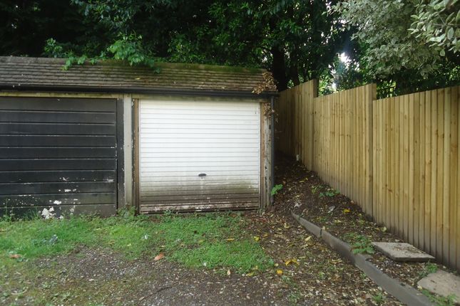 Parking/garage to rent in Archway Road, Highgate