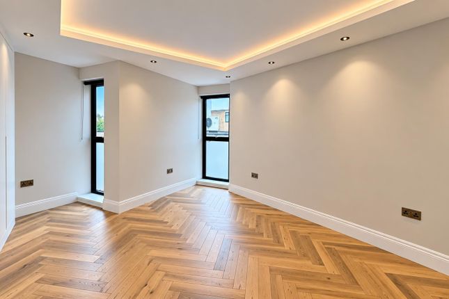 Flat 3 Navy Rose Apartments, 1C, Hazelwood Avenue, Morden photo 2