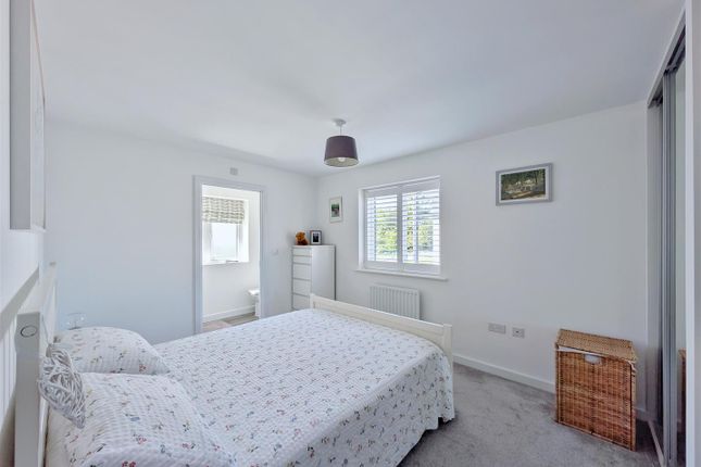 6, Saffron Rise, Lydney photo 4
