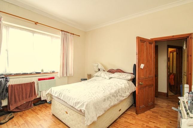 Flat for sale in Hainton Avenue, Grimsby