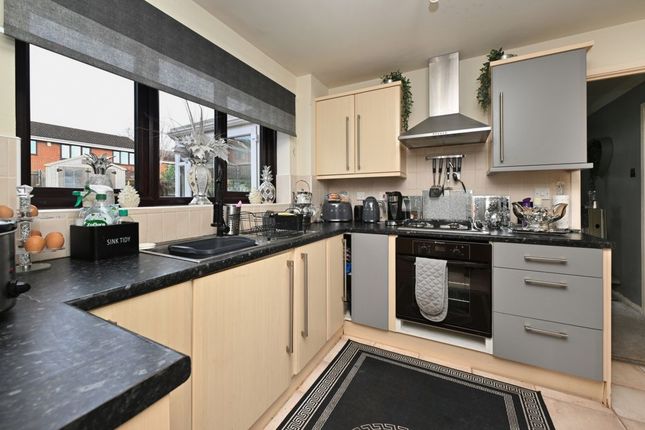 14, Swansmede Way, Telford photo 4