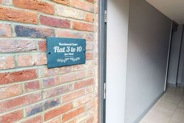 (LettsPay) Flat 10 Beechwood Court,, 5 Gore Road, Slough photo 2