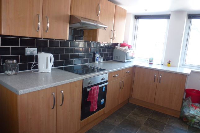 Room To Rent In A Six-Bedroom Flat