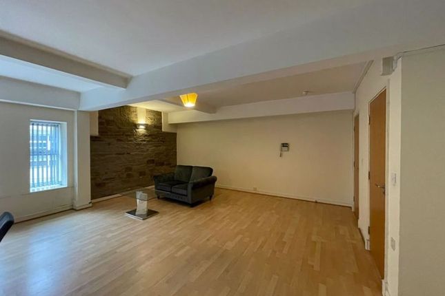 Flat to rent in Northumberland Street, Huddersfield