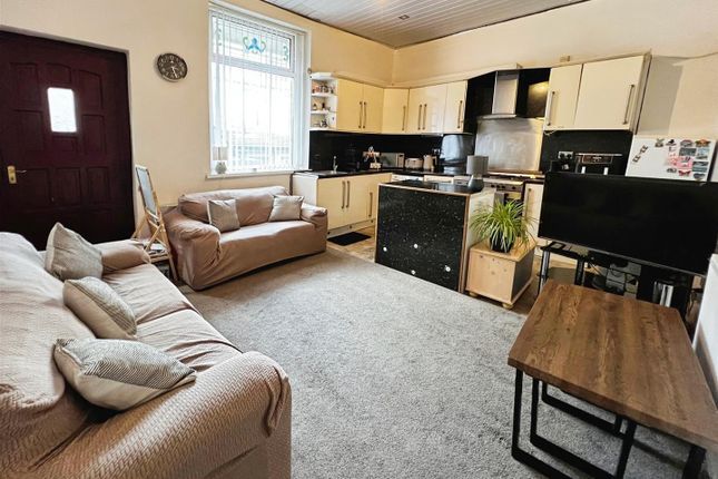 Thornhill Place, Bradford photo 4