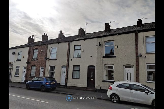 Terraced house to rent in Old Road, Hyde