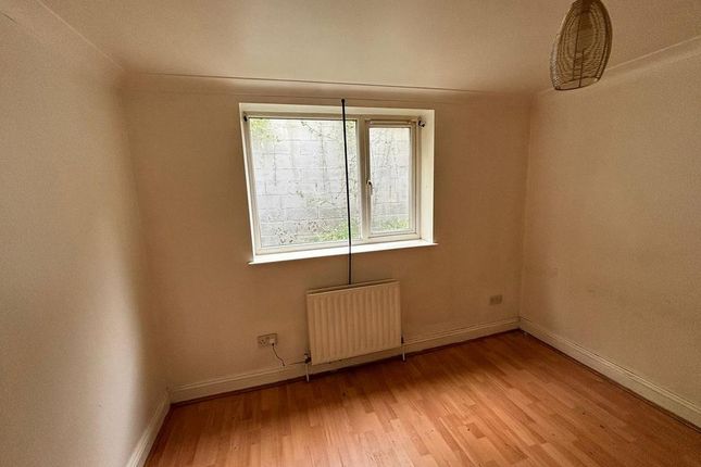 12, St. Francis Close, Rochester photo 5
