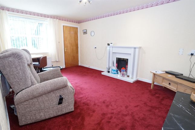 17, Dunkhill Croft, Bradford photo 3