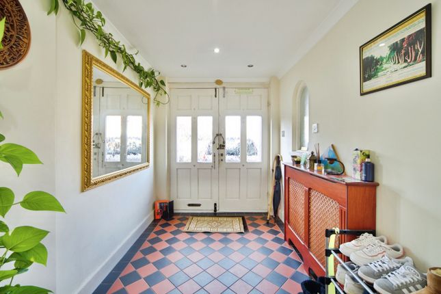 81, Sheringham Avenue, London photo 2