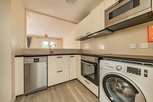 9, Moore Grove Crescent, Egham photo 3