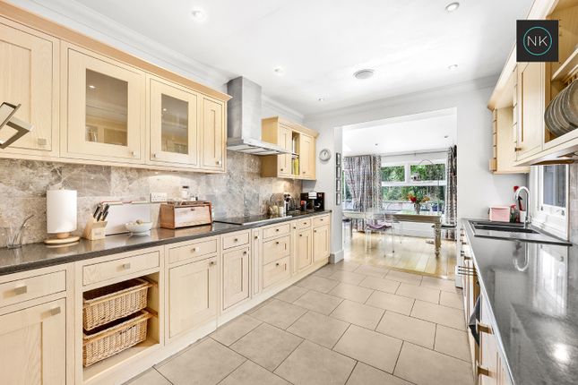 26 Buckingham Road, South Woodford, London photo 3