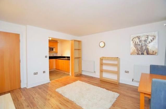 Flat to rent in Cassilis Road, London
