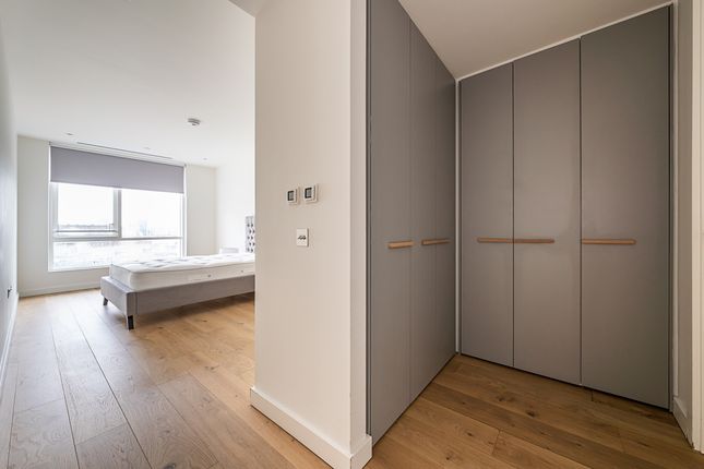 Apartment 403, Pico House, 2, Prospect Way, London photo 3