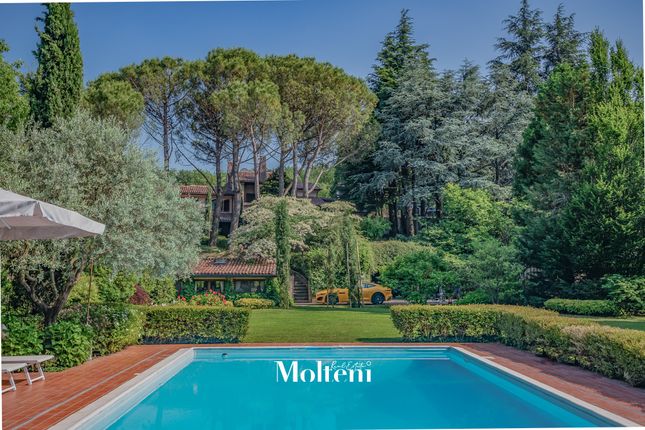 Villa for sale in Via Innocente 10, Bosisio Parini, Lecco, Lombardy, Italy