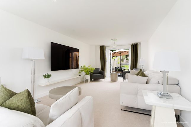 90, Crompton Way, Ogmore-By-Sea photo 2