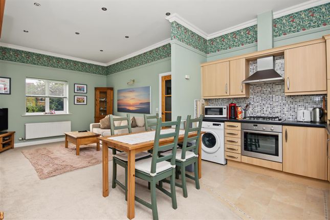 16, Walnut Tree Court, Rushden photo 2