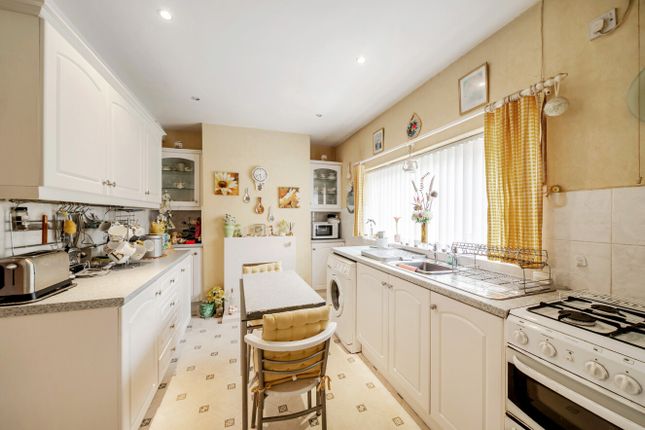 19, Oaklands Road, Leeds photo 4