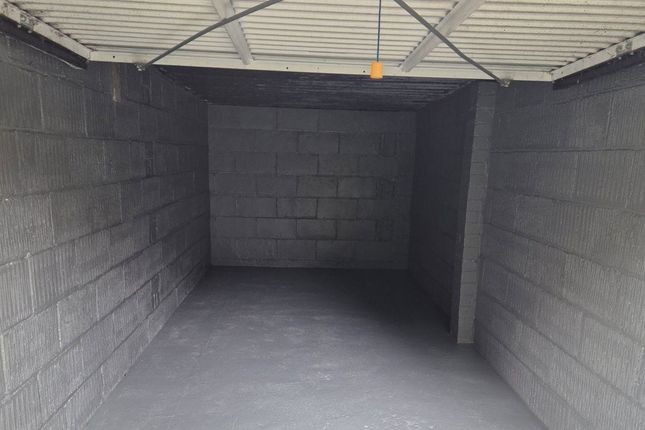 Garage 32,, Westbourne Gardens, Glasgow photo 3