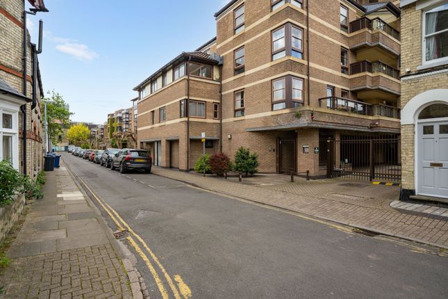 Flat for sale in Thompsons Lane, Cambridge