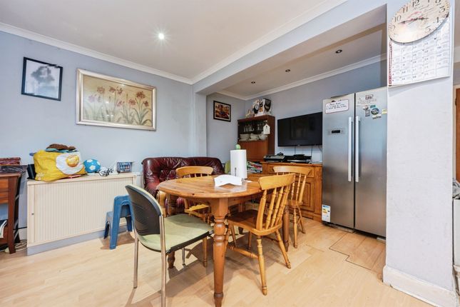 15, Lynton Grove, Bedford photo 4