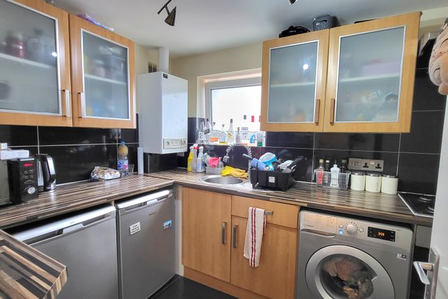 Kimber Road, Wandsworth photo 3