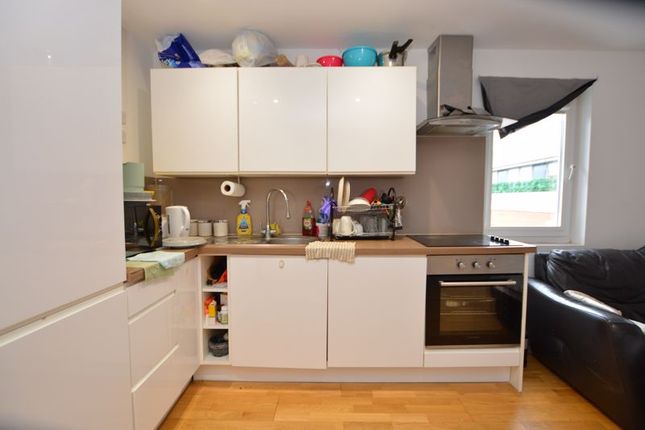 Flat 38, Princes House, 9-15 High Street, Slough photo 4