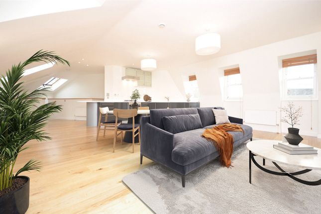 Thumbnail Flat to rent in Great Marlborough Street, London