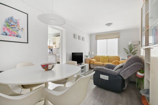 11 Tinniswood Close,, Horsell Road, Highbury photo 4
