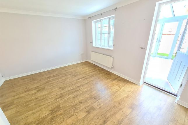 1, Cerne Avenue, Gillingham photo 3