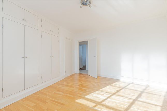 Flat to rent in Cholmeley Park, Highgate