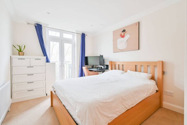 2-bed flat on Pentonville Road, Islington, £800,000