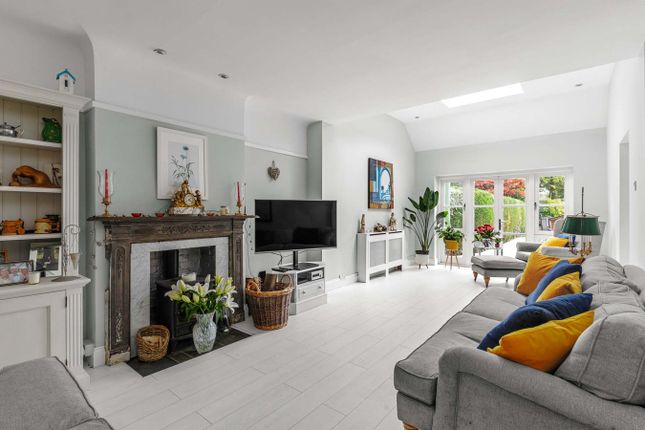 25a, Dorney Grove, Weybridge photo 3