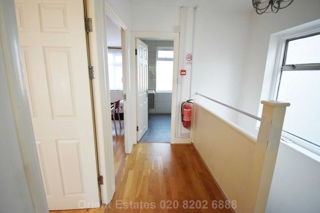 Room to rent in Clovelly Ave, Colindale