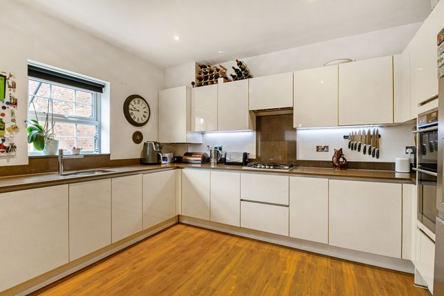 23, Runnymede Drive, Odiham photo 3