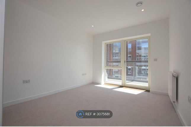 Flat, Burnell Building Wilkinson Close, London photo 2