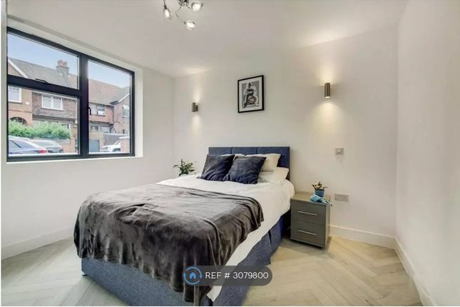 Ambleside Avenue, Streatham photo 3