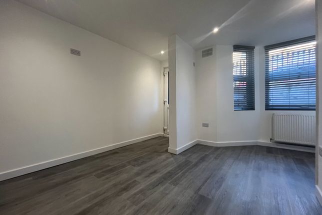 21,Flat 1, Darnley Street, Gravesend photo 2