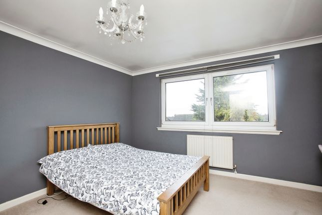 Flat for sale in New North Road, Ilford