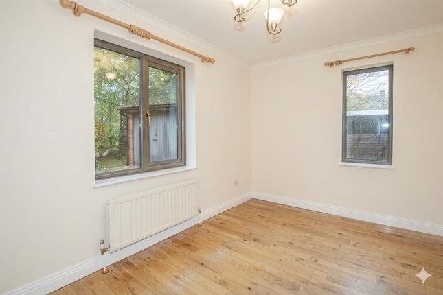 11, Hopkins Close, Milton Keynes photo 5