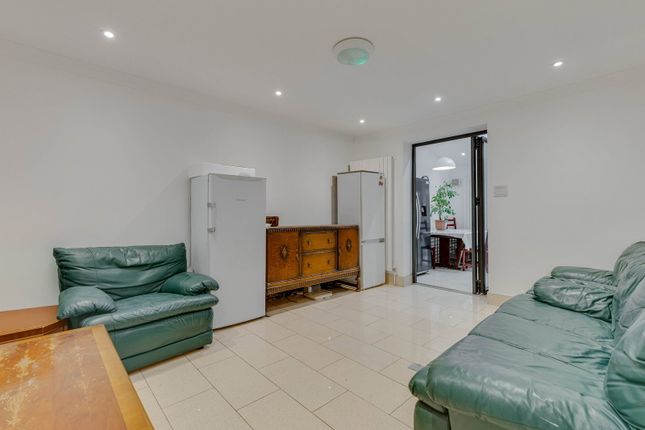 38, Sandstone Road, London photo 3