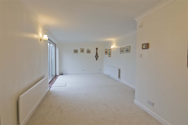 21 West Chiltern, Woodcote photo 2